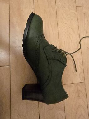 Green Oxfords With Heels 7W